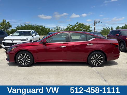Used 2023 Nissan Altima 2.5 SV FWD image 6