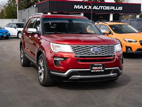 Used 2019 Ford Explorer Platinum image 2