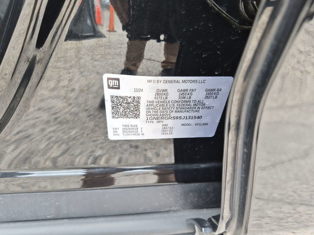 Used 2025 Chevrolet Traverse LT FWD image 32