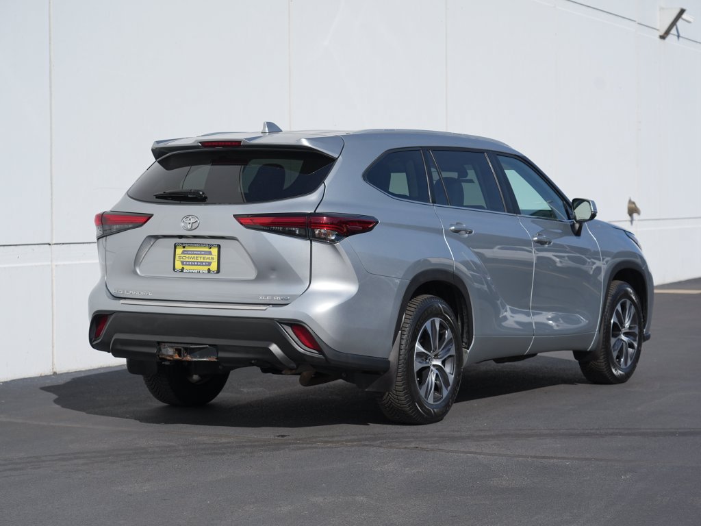 Used 2023 Toyota Highlander XLE AWD/4WD image 4