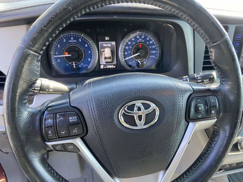 Used 2016 Toyota Sienna XLE FWD image 21