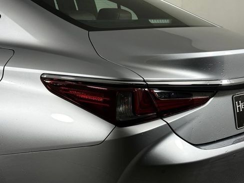 Used 2025 Lexus ES 350 w/ Premium Package FWD image 17