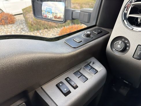 Used 2011 Ford F350 Lariat w/ Lariat Interior Pkg image 21