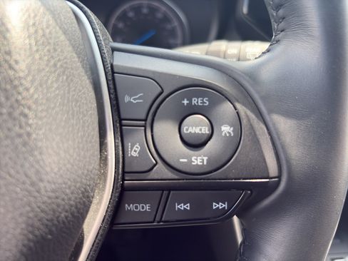 Used 2024 Toyota Venza LE AWD/4WD image 19