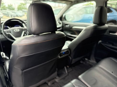 Used 2018 Toyota Highlander XLE AWD/4WD image 17