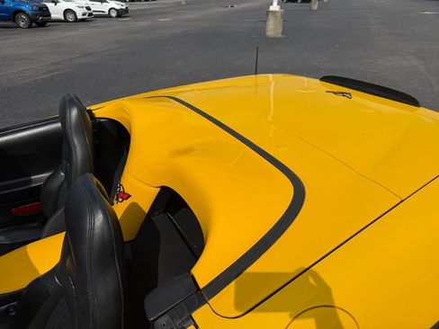 Used 2001 Chevrolet Corvette Convertible w/ Preferred Equipment Group2 RWD image 31