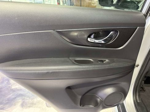 Used 2020 Nissan Rogue SV image 42