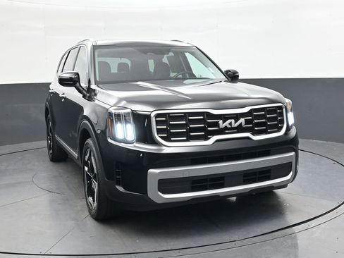 Used 2023 Kia Telluride S w/ S Sunroof Package image 2