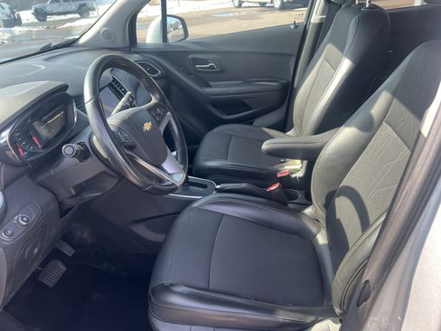 Certified 2022 Chevrolet Trax LT w/ Driver Confidence Package image 15