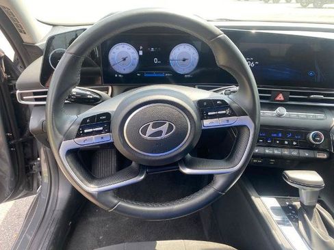 Used 2025 Hyundai Elantra SEL FWD image 18