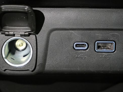 Used 2025 Chevrolet Trax LT FWD image 21