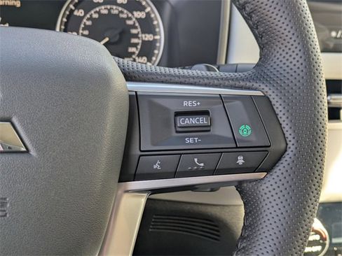 New 2025 Mitsubishi Outlander SE image 18