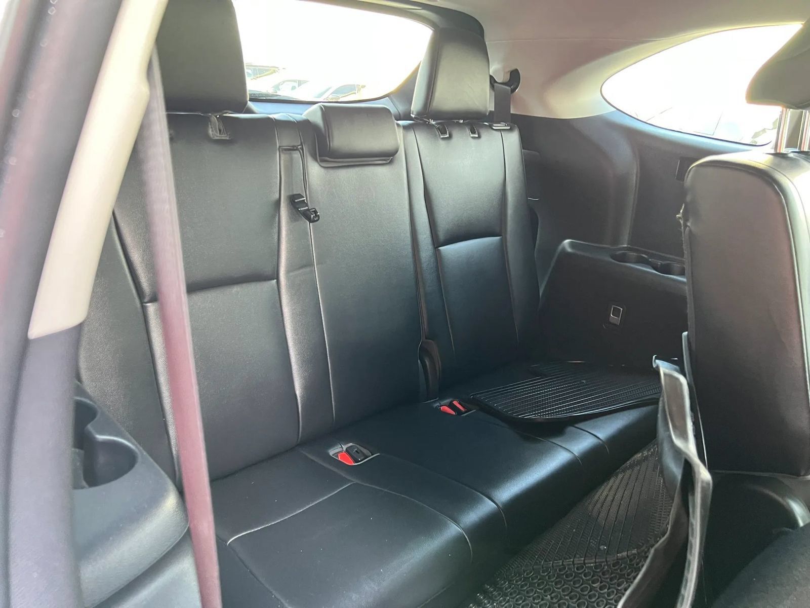 Used 2022 Toyota Highlander XLE AWD/4WD image 10