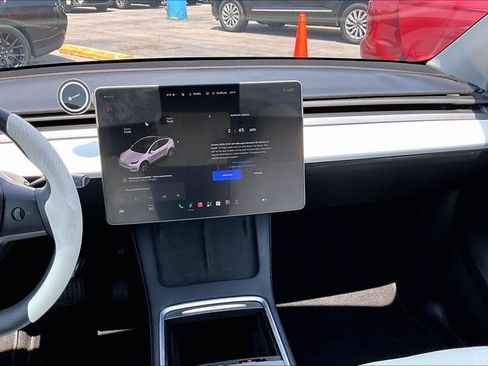 Used 2022 Tesla Model Y Long Range AWD/4WD image 9