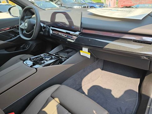 Used 2026 BMW i5 eDrive40 image 11