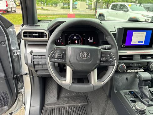 New 2026 Toyota 4Runner SR5 AWD/4WD image 19