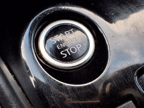 Used 2021 Nissan Versa S FWD image 19