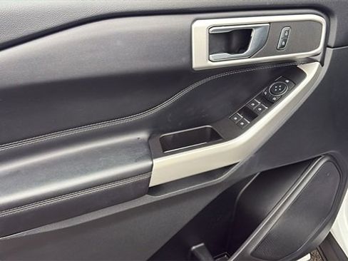 Used 2021 Ford Explorer XLT image 20