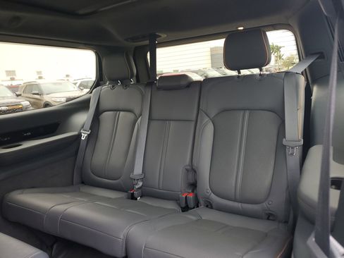 Used 2022 Jeep Grand Wagoneer Series II w/ Convenience Group III image 15