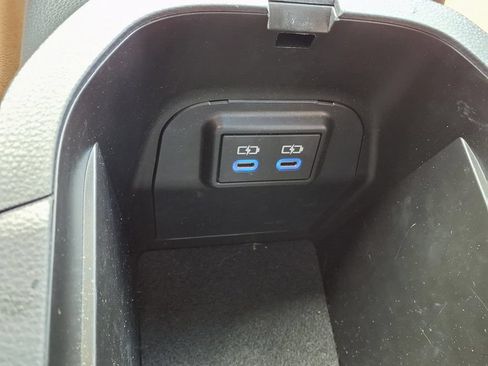 Used 2022 Toyota RAV4 XLE Premium AWD/4WD image 22