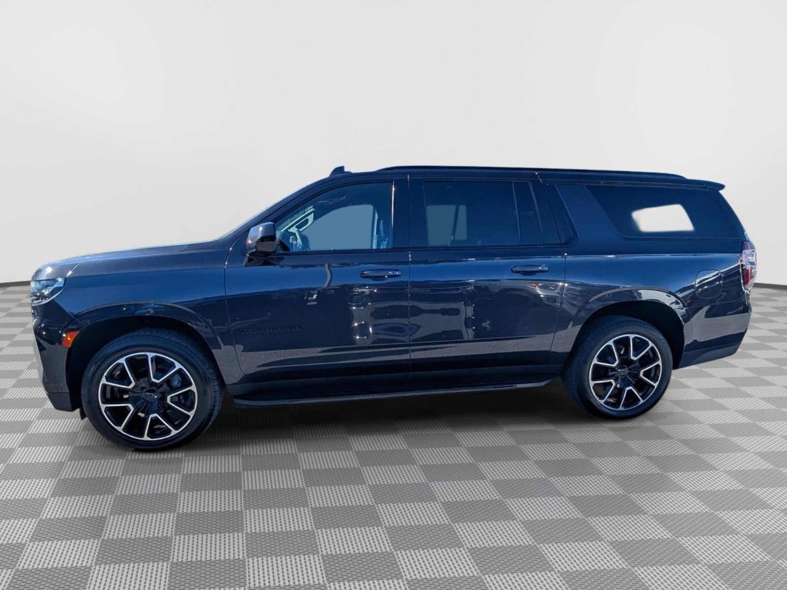 Used 2024 Chevrolet Suburban RST RWD image 2