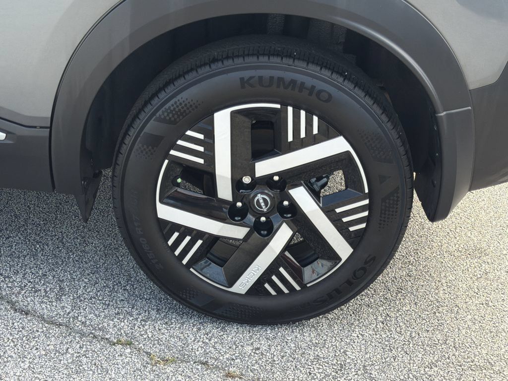 Used 2025 Nissan Kicks SV FWD image 31