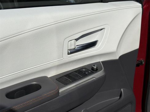 Used 2021 Toyota Sienna XSE w/ XSE Plus Package image 23