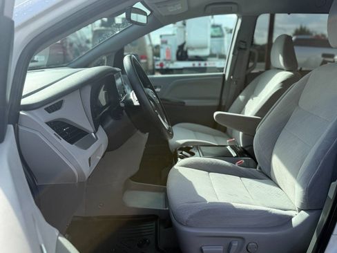 Used 2019 Toyota Sienna LE FWD image 20