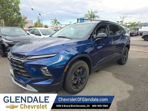 Used 2023 Chevrolet Blazer LT w/ Midnight/Sport Edition FWD image 2