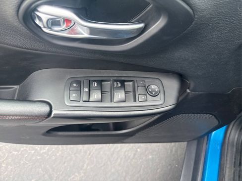 Used 2019 Jeep Cherokee Trailhawk w/ Cold Weather Group AWD/4WD image 35