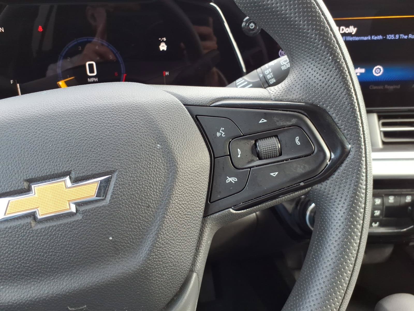 Used 2025 Chevrolet Trax LT FWD image 18