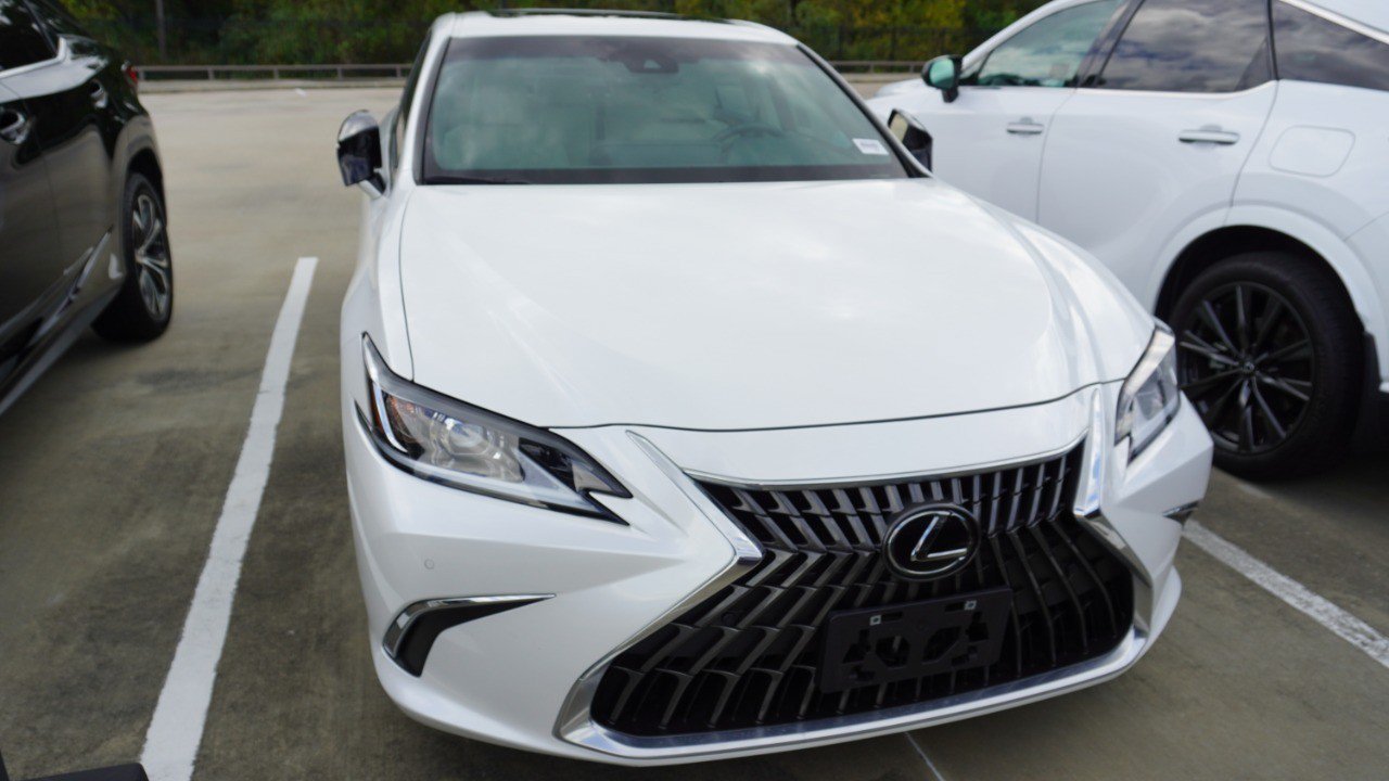Certified 2025 Lexus ES 300h w/ Premium Package FWD image 2