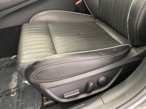 Used 2023 Genesis G70 3.3T image 12