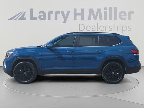 Used 2026 Volkswagen Atlas SE w/ Panoramic Sunroof Package FWD image 2