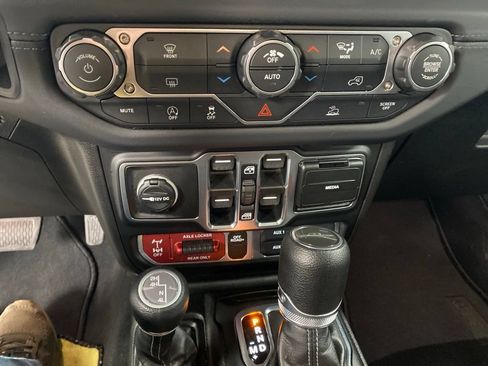 Used 2026 Jeep Gladiator Mojave AWD/4WD image 15