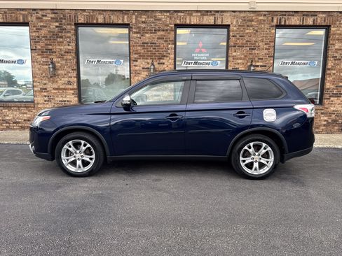 Used 2015 Mitsubishi Outlander SE AWD/4WD image 2