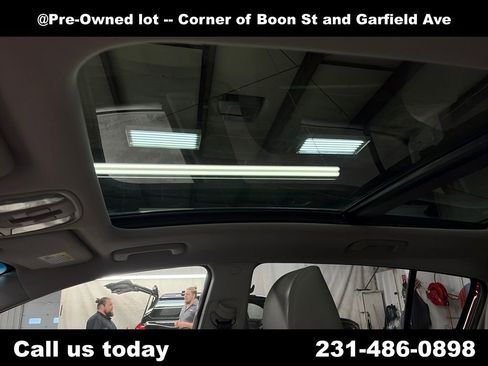 Used 2022 Kia Sportage EX w/ EX Technology Package image 12