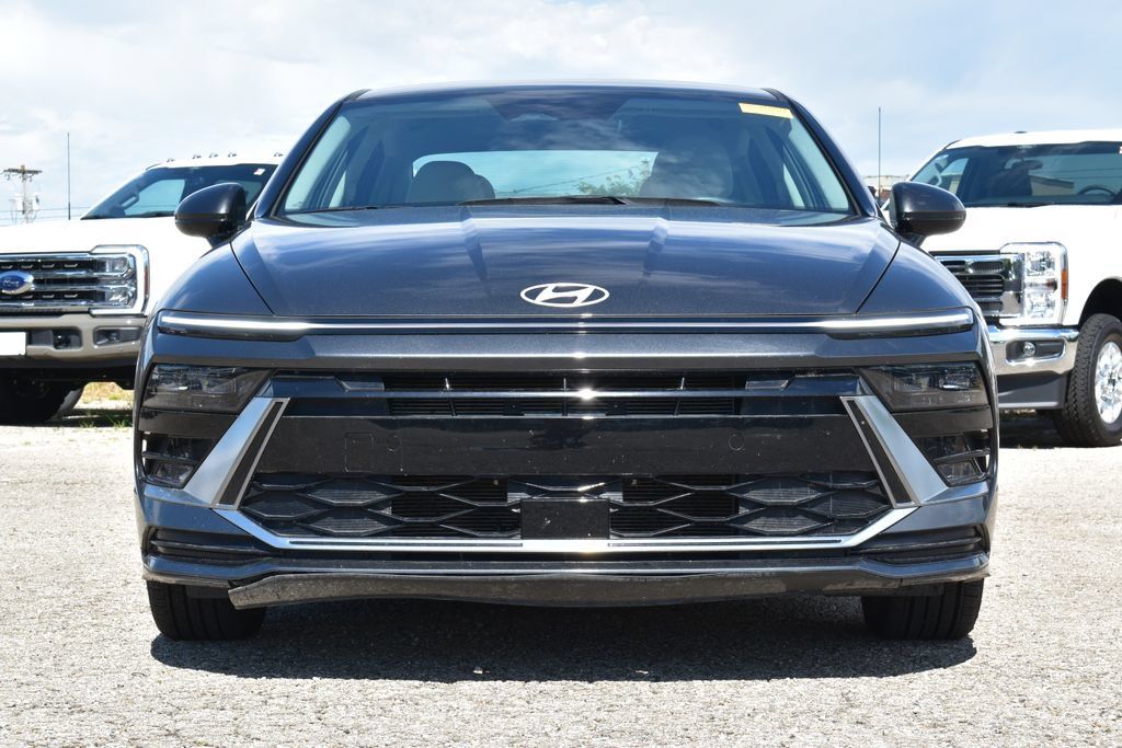 Used 2025 Hyundai Sonata SEL FWD image 2