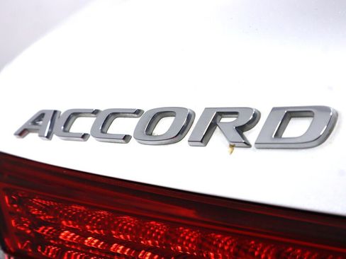 Used 2018 Honda Accord EX image 38