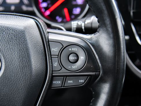 Used 2022 Toyota Camry XSE image 32