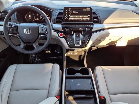 Certified 2025 Honda Odyssey Touring image 4
