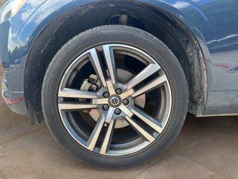 Used 2021 Volvo XC60 T5 Momentum w/ Protection Package Premier FWD image 21