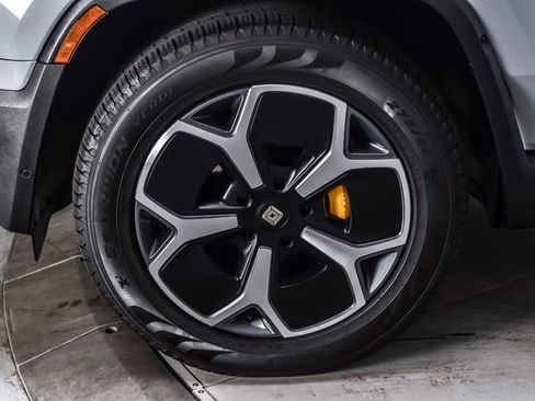 Used 2024 Rivian R1S Adventure AWD/4WD image 10