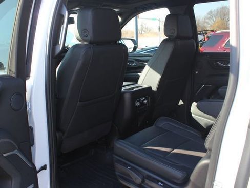 Used 2024 GMC Yukon XL Denali image 16
