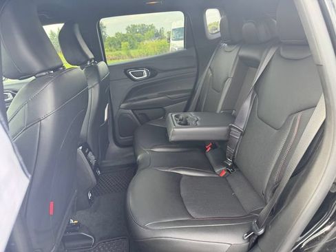 Certified 2025 Jeep Compass Trailhawk AWD/4WD image 19