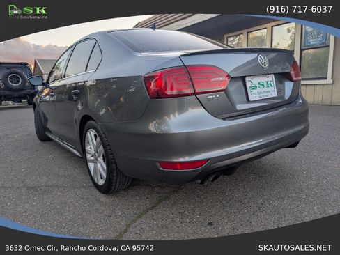Used 2014 Volkswagen Jetta GLI FWD image 9