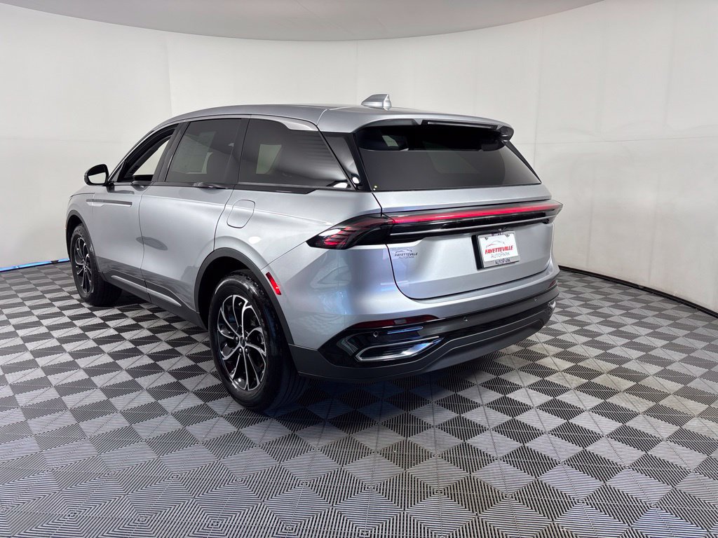 Used 2025 Lincoln Nautilus Premier AWD/4WD image 13