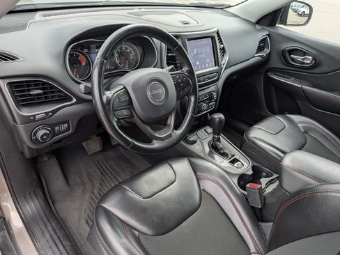 Used 2020 Jeep Cherokee Trailhawk w/ Cold Weather Group AWD/4WD image 18