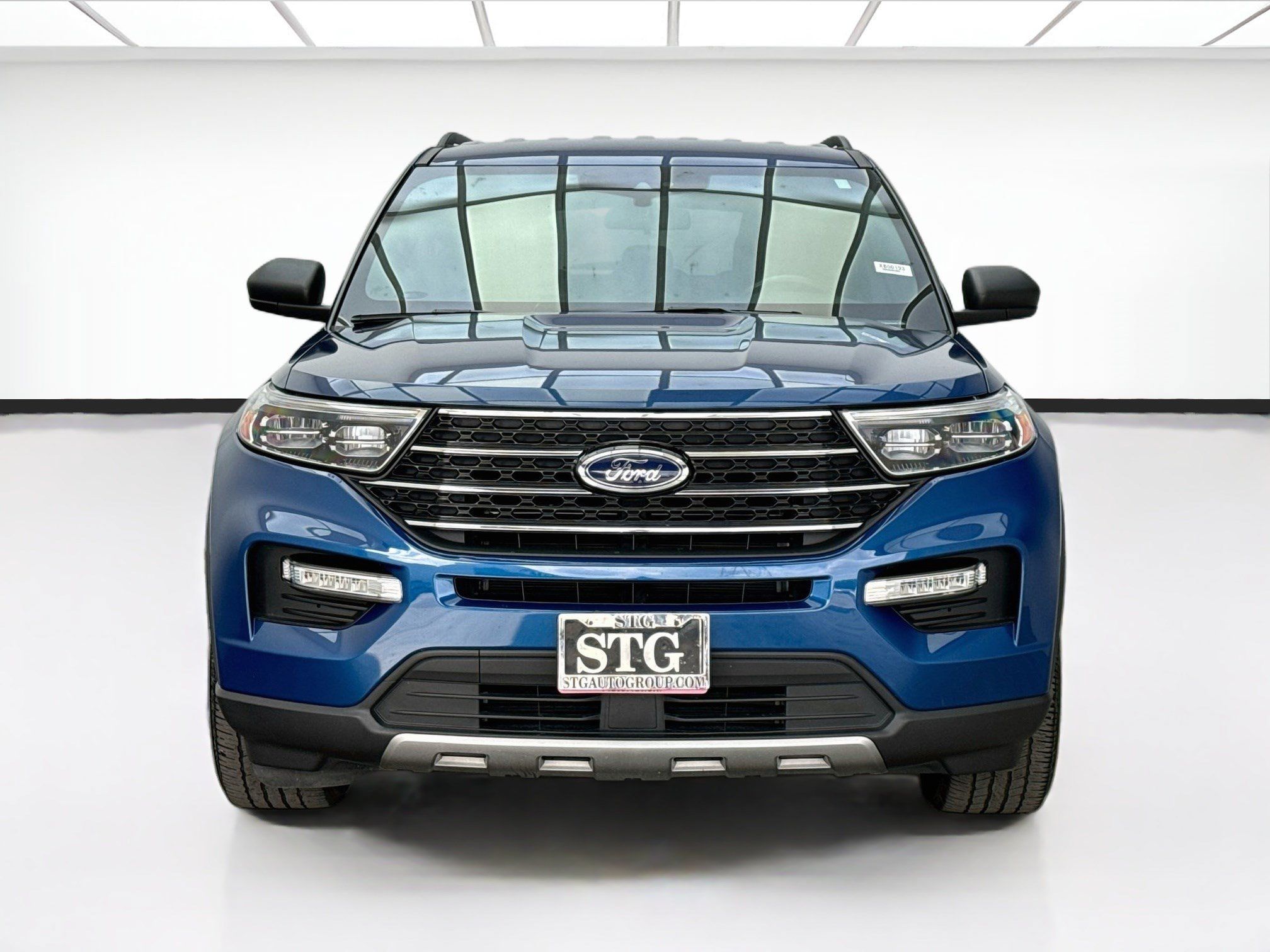 Used 2020 Ford Explorer XLT w/ Equipment Group 202A RWD image 2