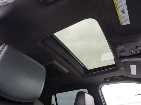 Used 2018 Cadillac Escalade Platinum image 14